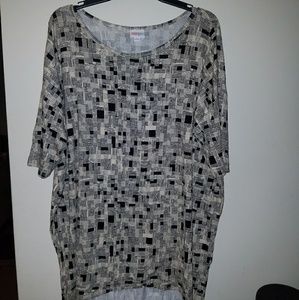 Lularoe Large Irma but fits like a 1X🔥🔥🔥